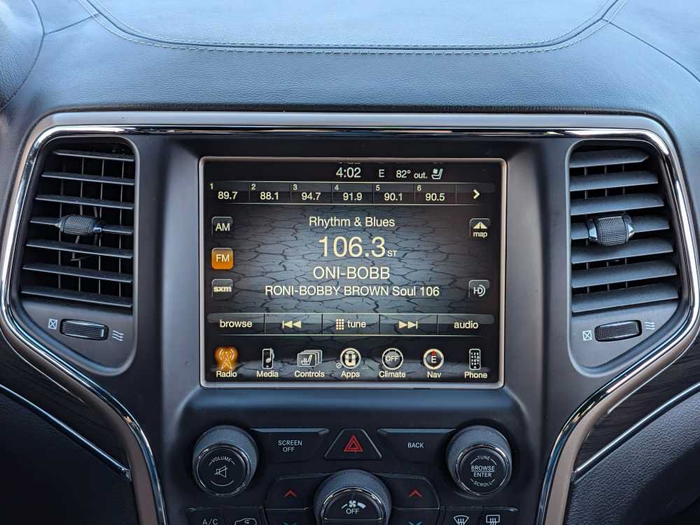 Used 2017 Jeep Grand Cherokee Overland AWD/4WD image 30
