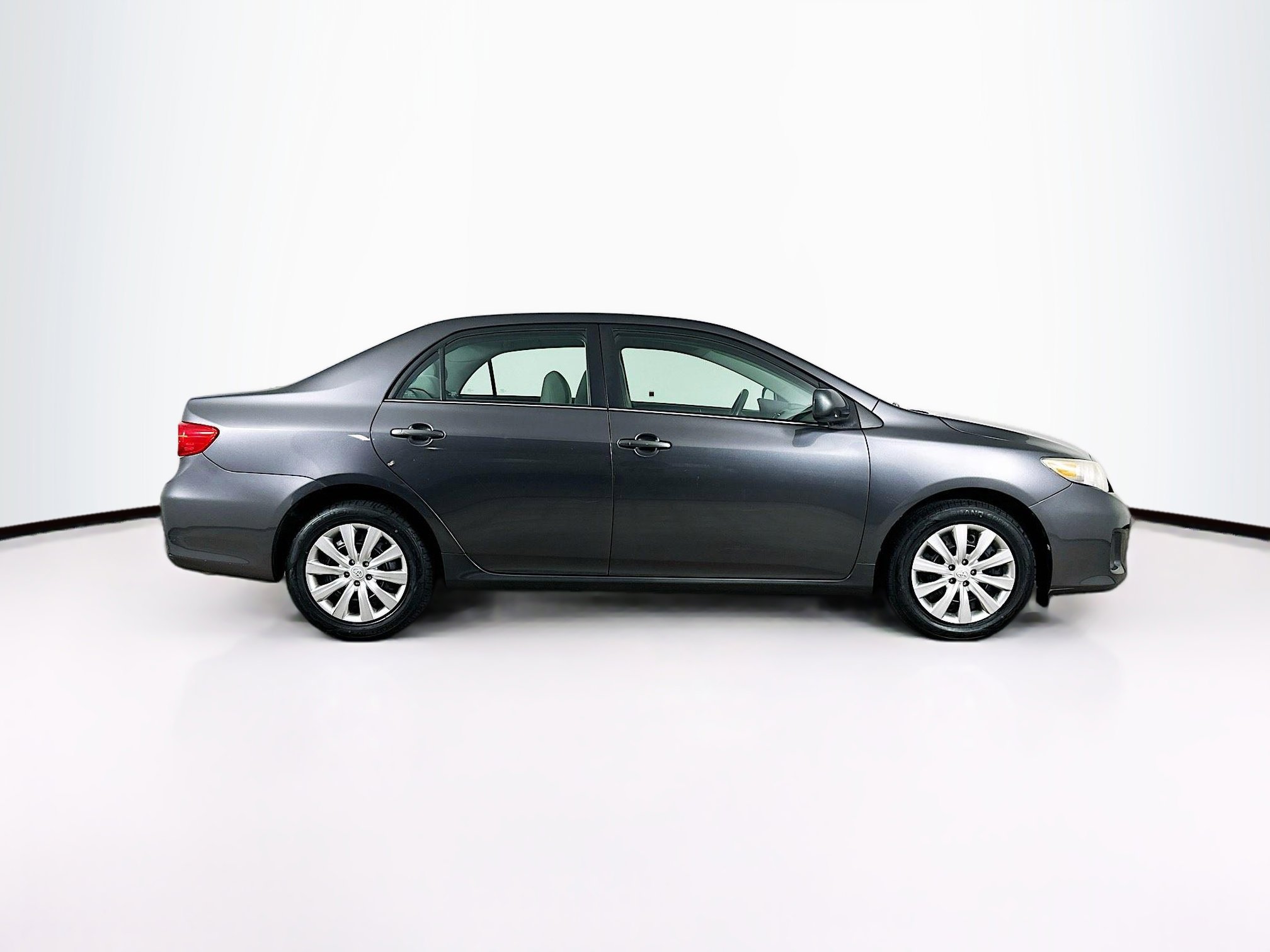 Used 2013 Toyota Corolla LE image 10