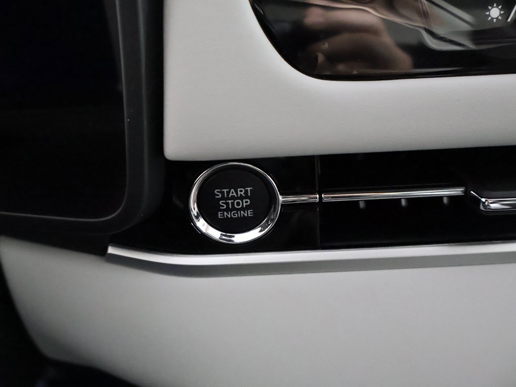 New 2025 Mitsubishi Outlander SE image 42