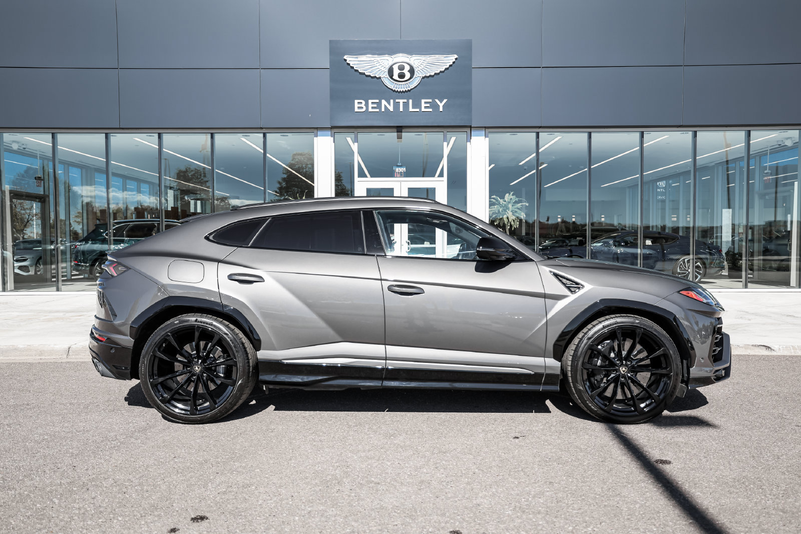 Used 2021 Lamborghini Urus AWD/4WD image 14