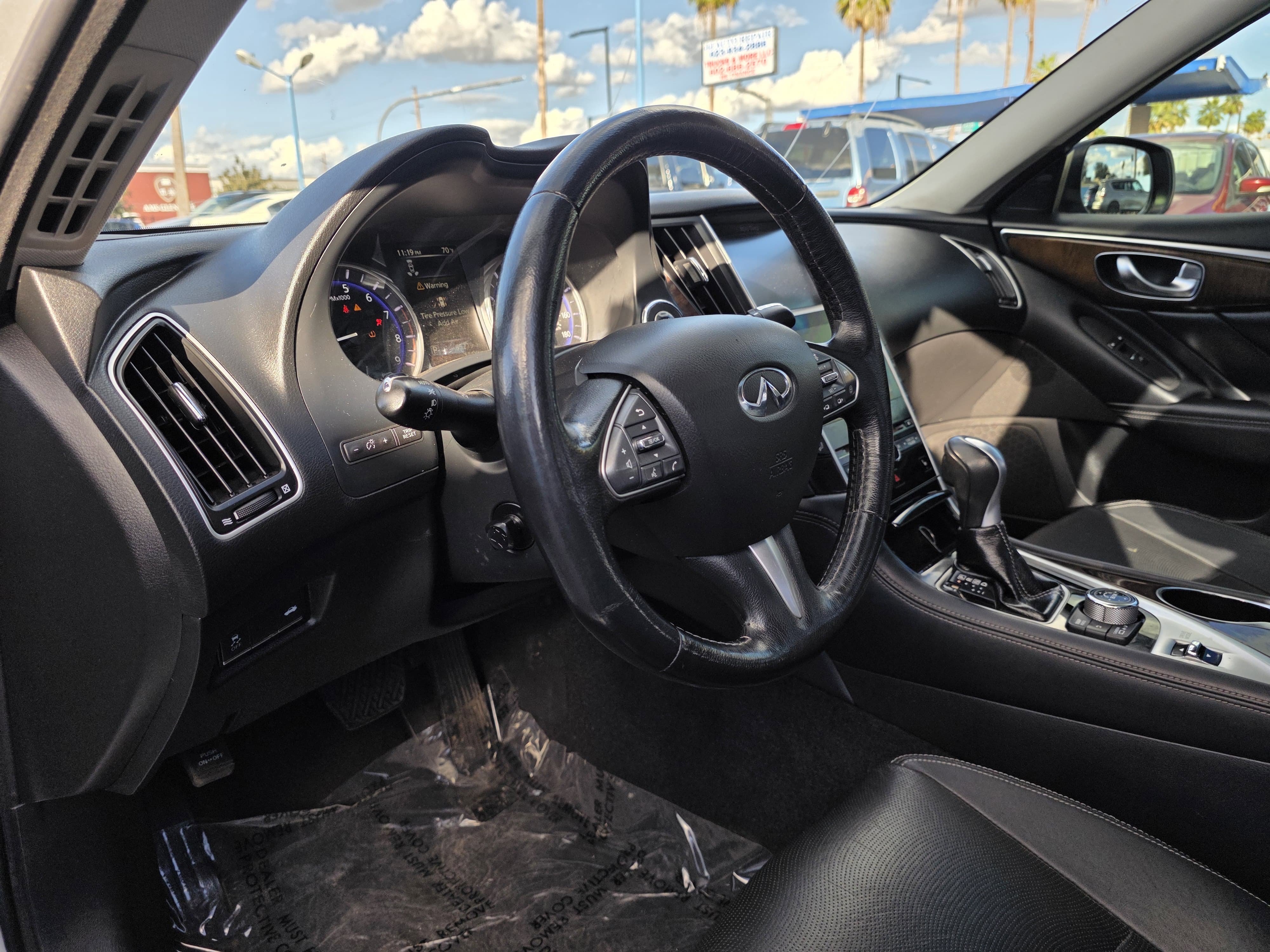 Used 2016 INFINITI Q50 Hybrid w/ Technology Package image 10