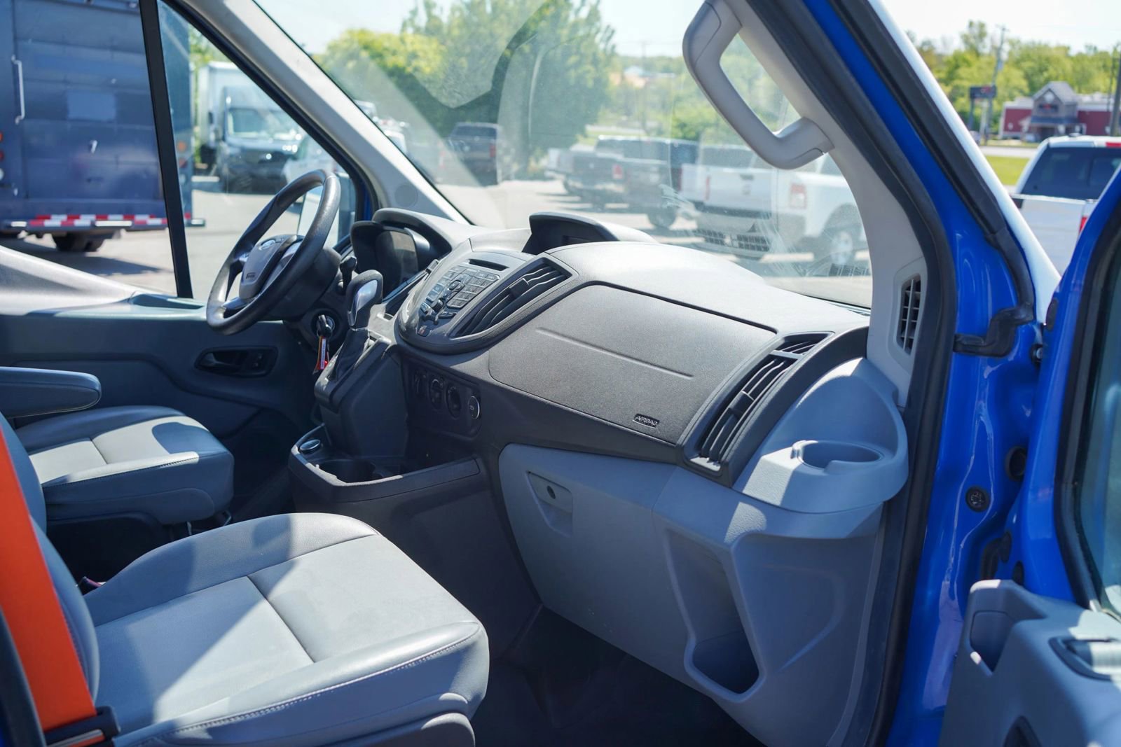Used 2018 Ford Transit 250 148 Medium Roof RWD image 21