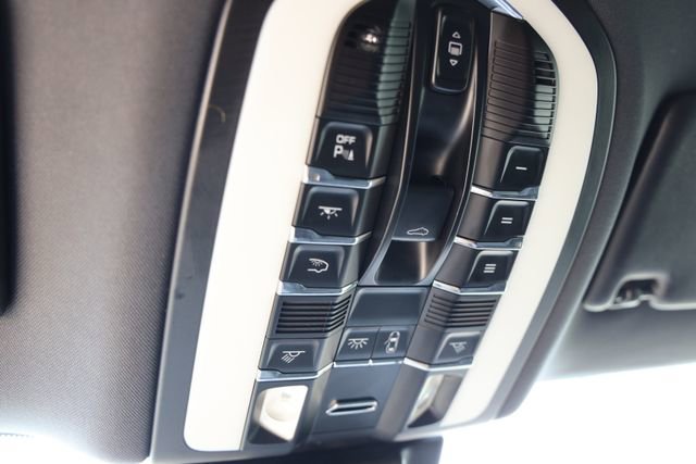 Used 2018 Porsche Macan AWD/4WD image 27