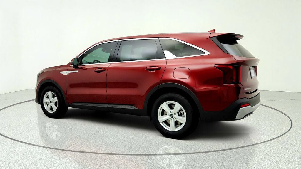 Used 2025 Kia Sorento LX FWD image 7