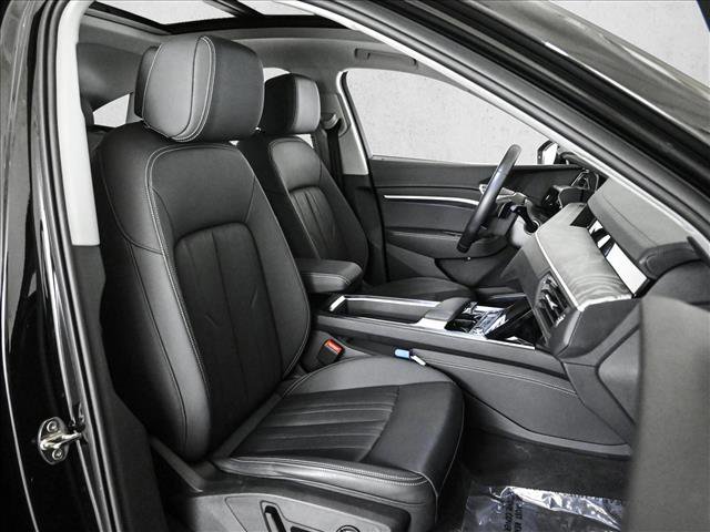Certified 2022 Audi e-tron Premium Plus w/ Premium Plus Package image 22