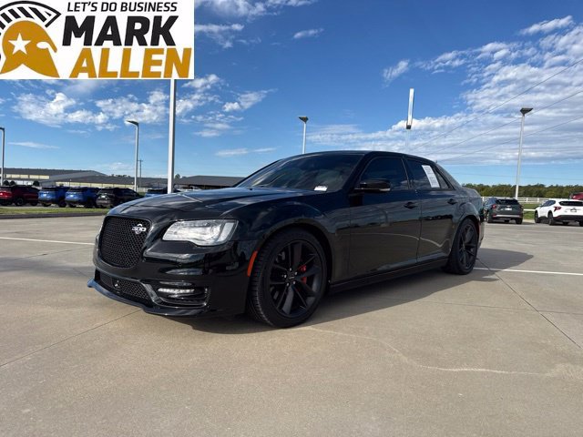 Used 2023 Chrysler 300 C RWD image 2