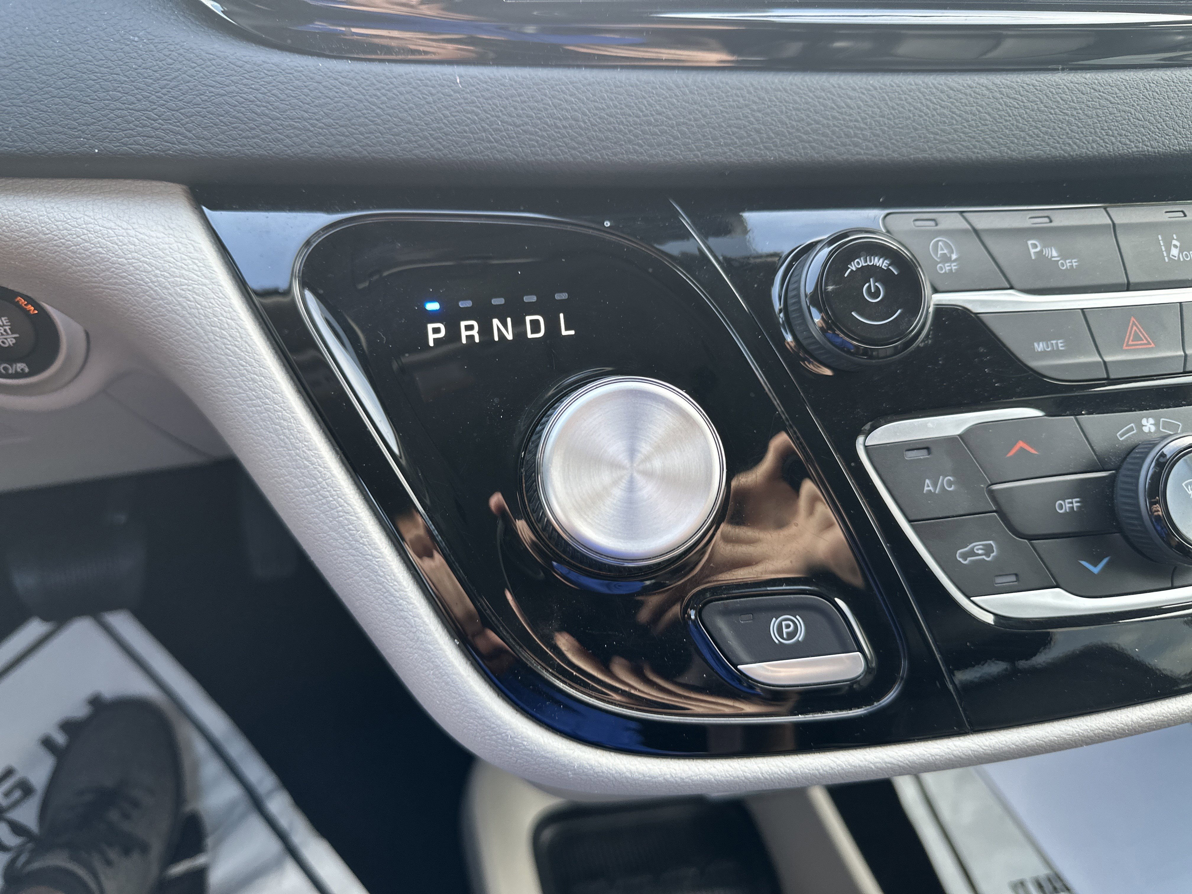 Used 2023 Chrysler Pacifica Touring-L image 24