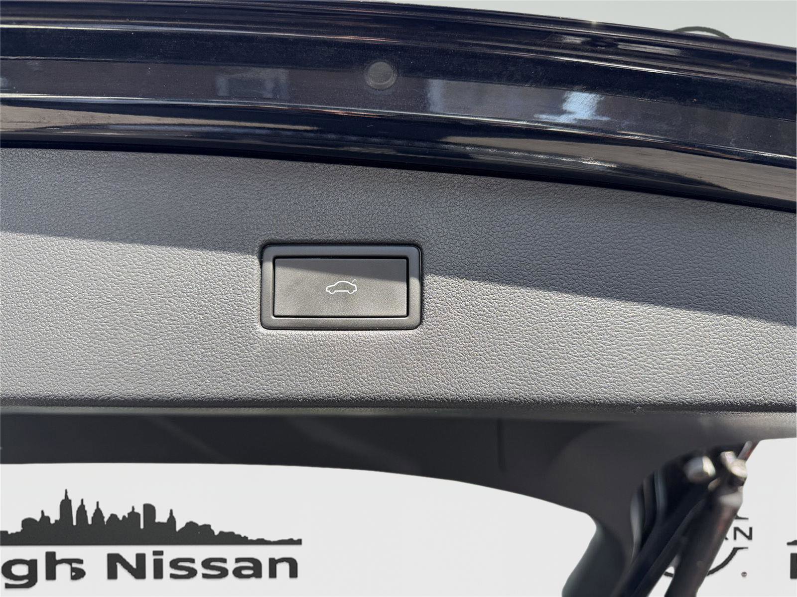 Used 2022 Volkswagen Tiguan SE R-Line image 27