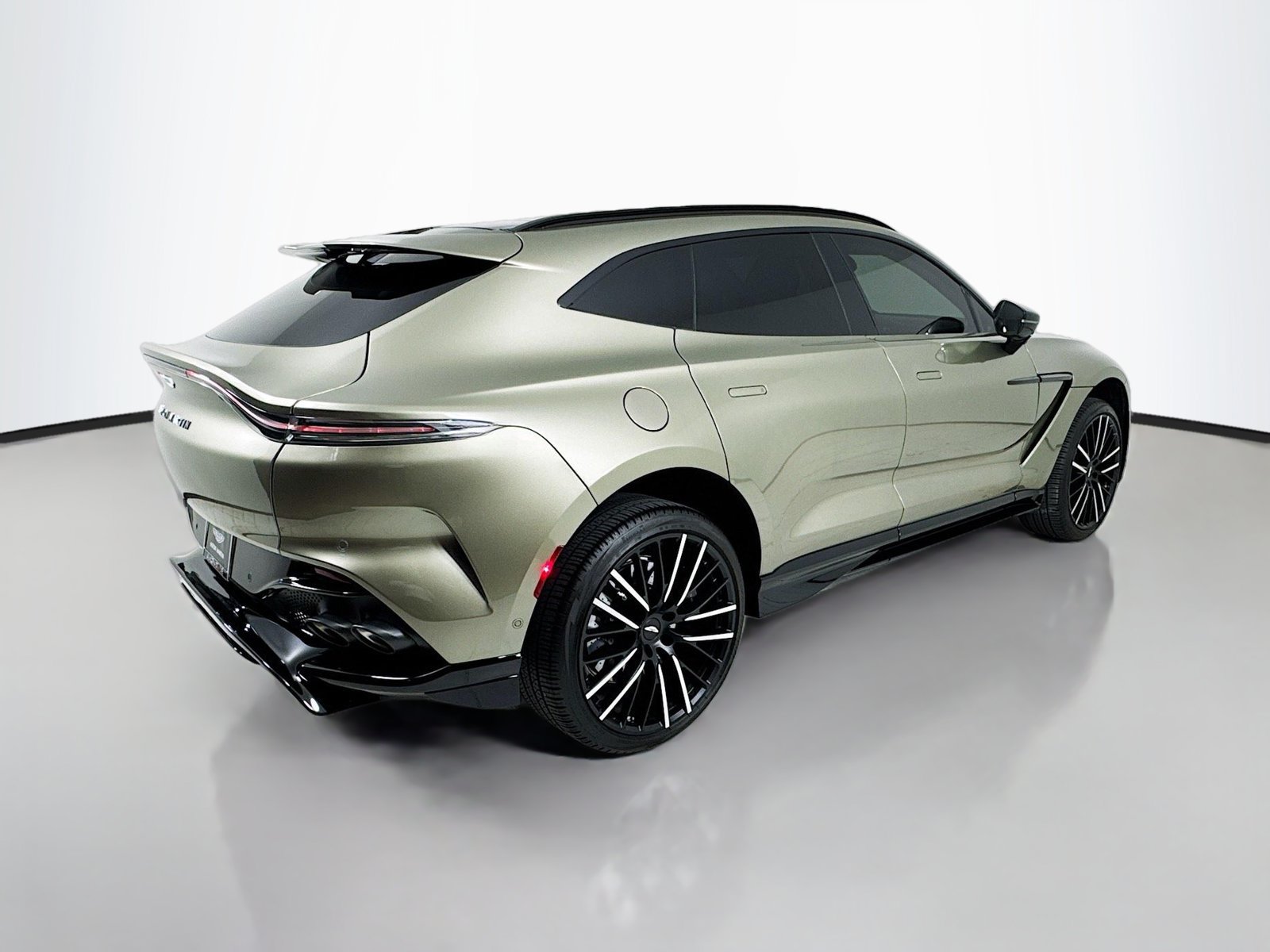 Used 2025 Aston Martin DBX 707 AWD/4WD image 8