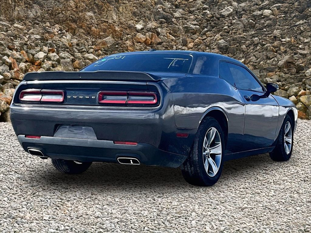 Used 2019 Dodge Challenger SXT image 2