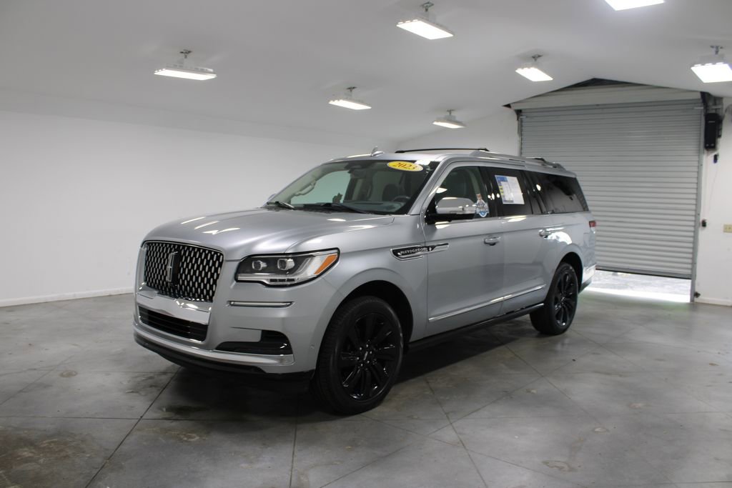 Used 2023 Lincoln Navigator L Black Label image 3