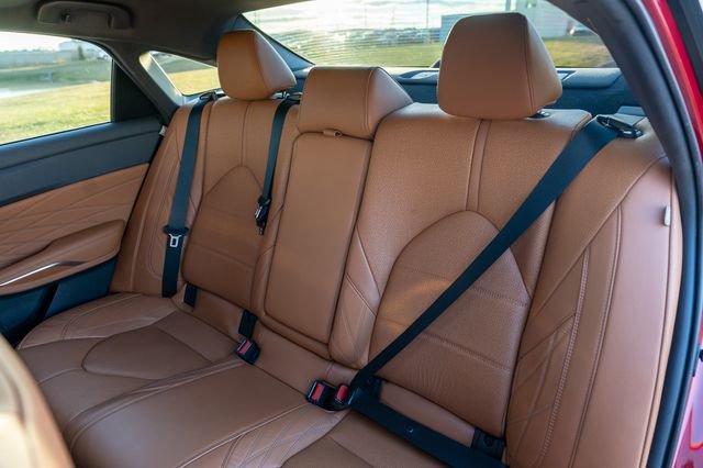 Used 2020 Toyota Avalon Limited image 16