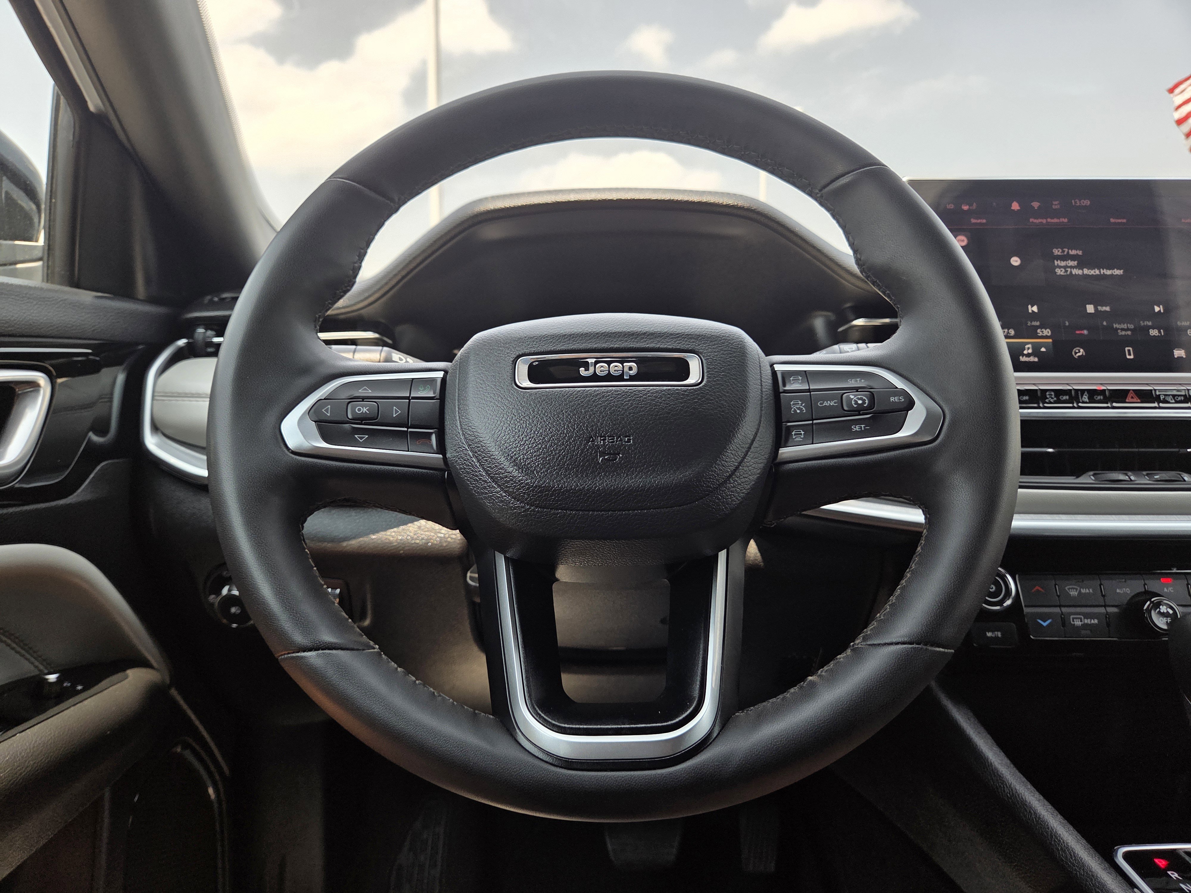 Used 2025 Jeep Compass Limited AWD/4WD image 41