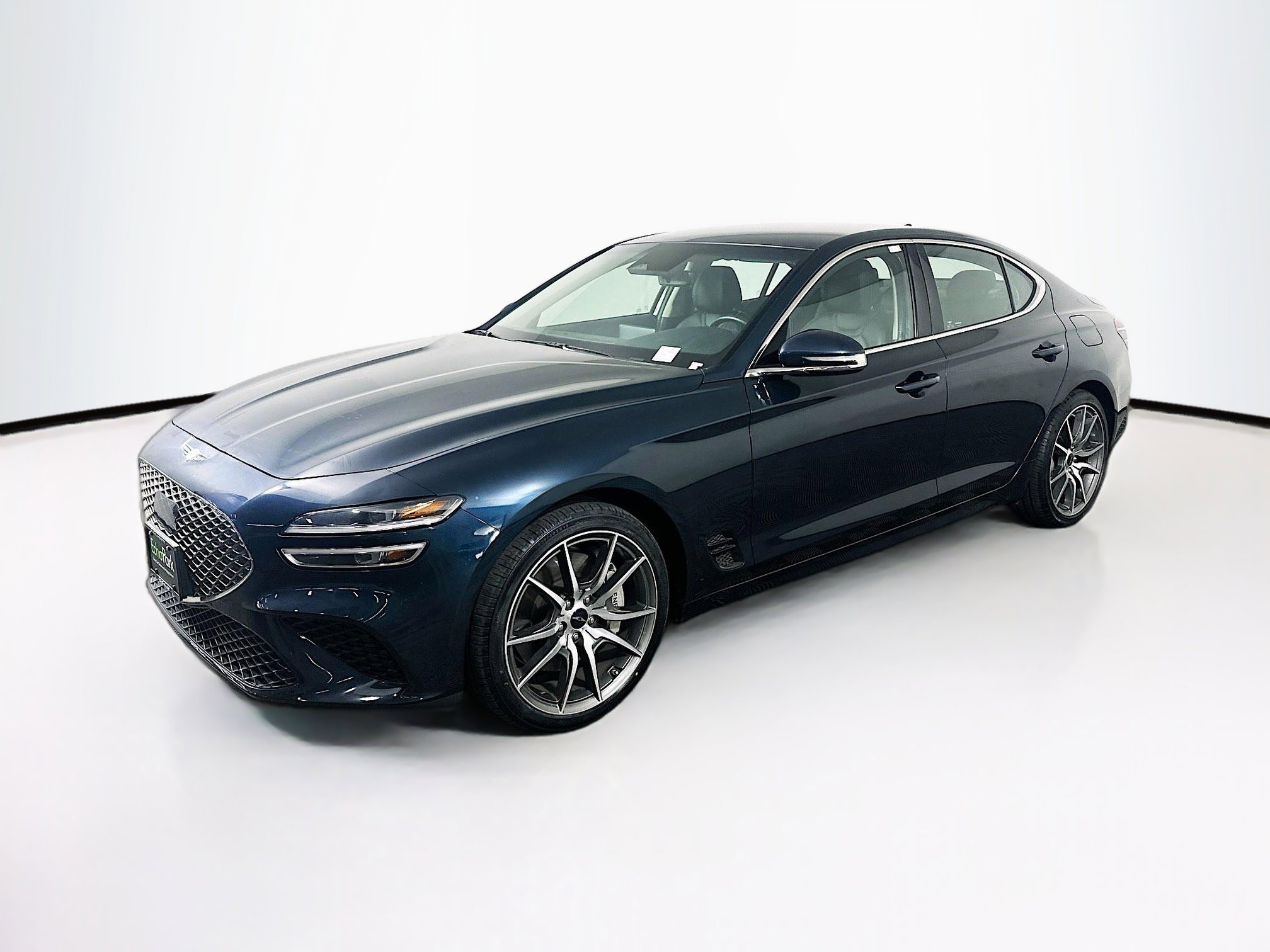 Used 2025 Genesis G70 2.5T image 3