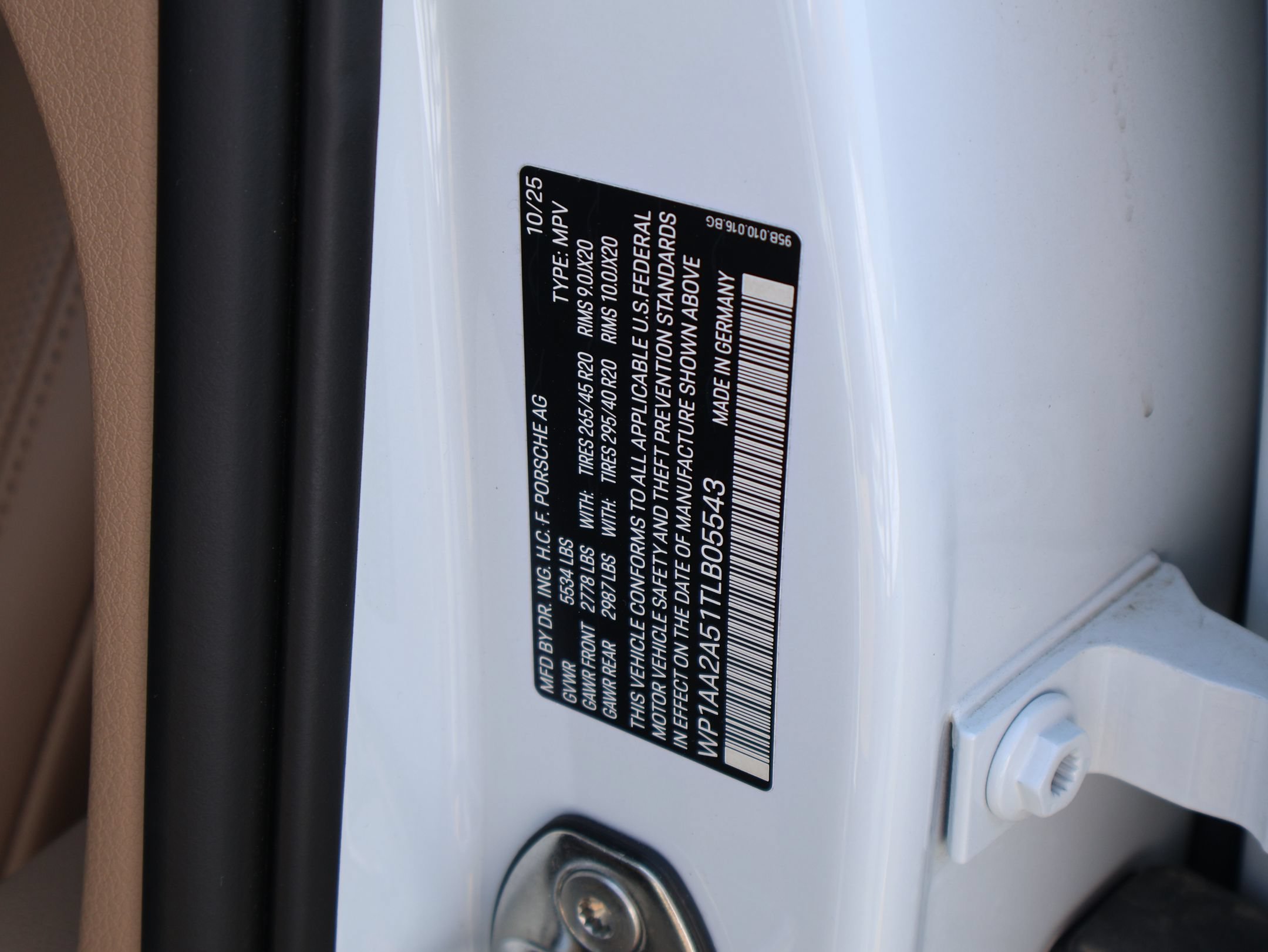 Certified 2026 Porsche Macan AWD/4WD image 33