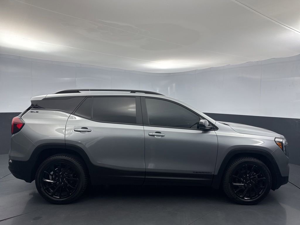 Used 2024 GMC Terrain SLE w/ Elevation Edition FWD image 6