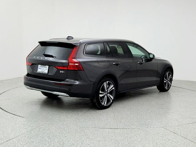 Certified 2025 Volvo V60 B5 Cross Country Plus image 5