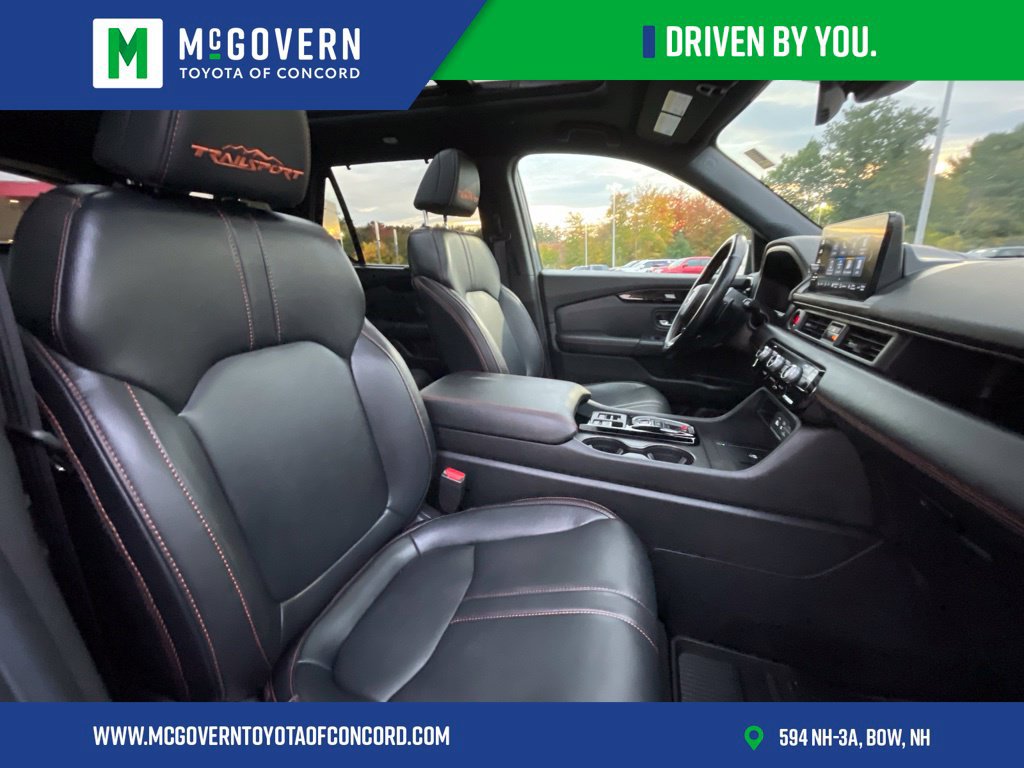 Used 2025 Honda Pilot TrailSport image 27