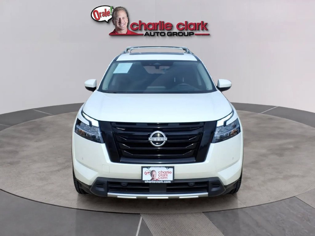 Used 2024 Nissan Pathfinder Platinum w/ Black Appearance Package FWD image 8