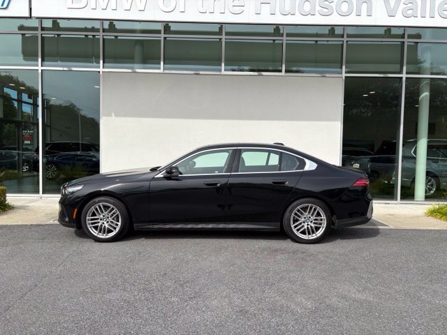 Certified 2024 BMW 530i xDrive w/ Premium Package AWD/4WD image 2
