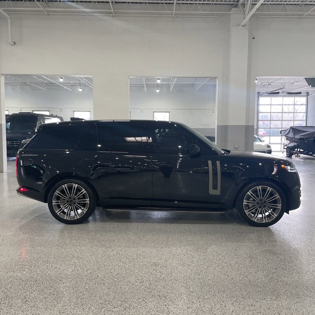 Used 2025 Land Rover Range Rover Long Wheelbase SE image 8