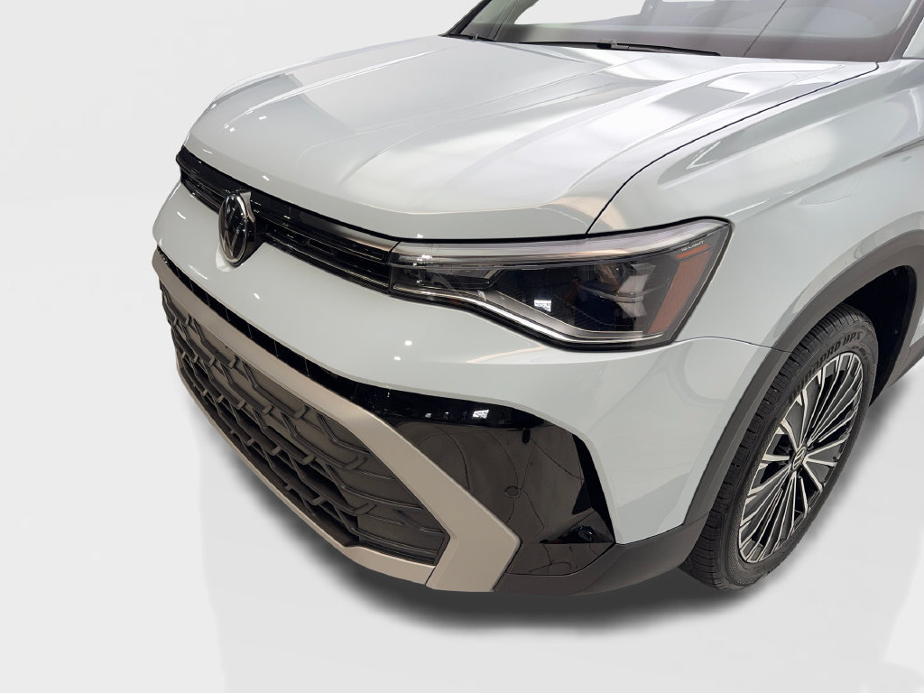 Used 2025 Volkswagen Taos SE FWD image 18