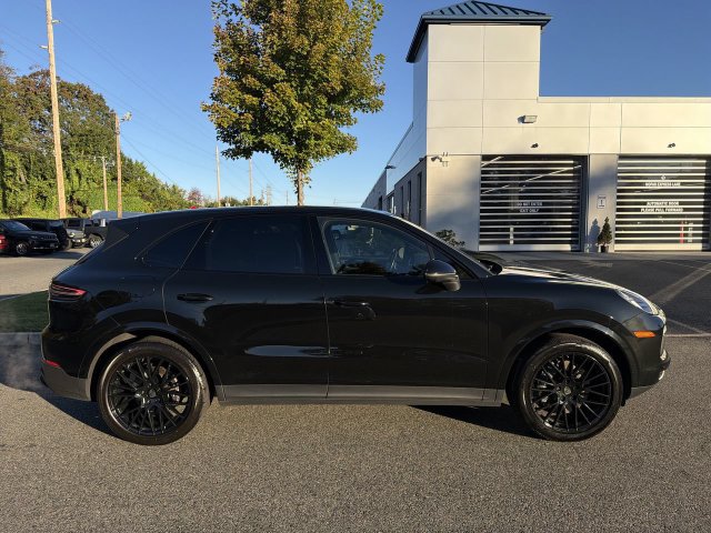 Used 2023 Porsche Cayenne AWD/4WD image 9