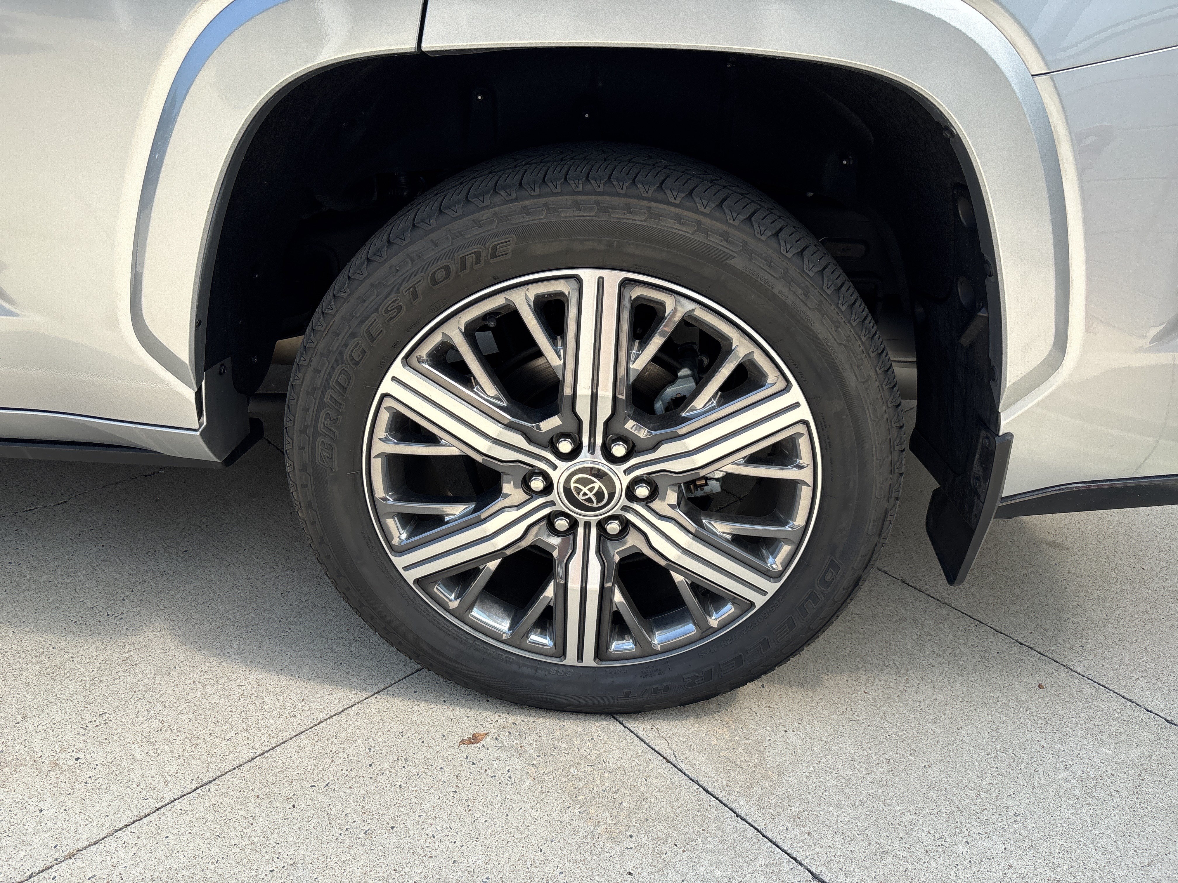 Used 2023 Toyota Sequoia Capstone AWD/4WD image 34