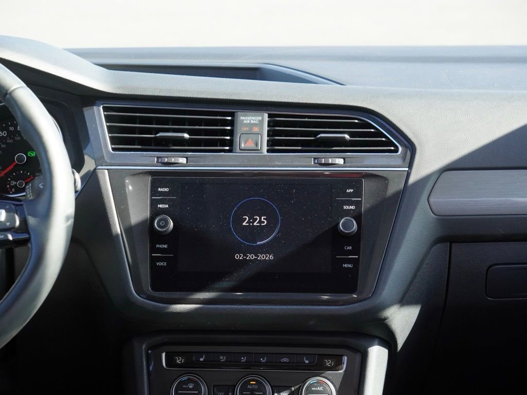 Used 2020 Volkswagen Tiguan SE w/ Panoramic Sunroof Package image 27