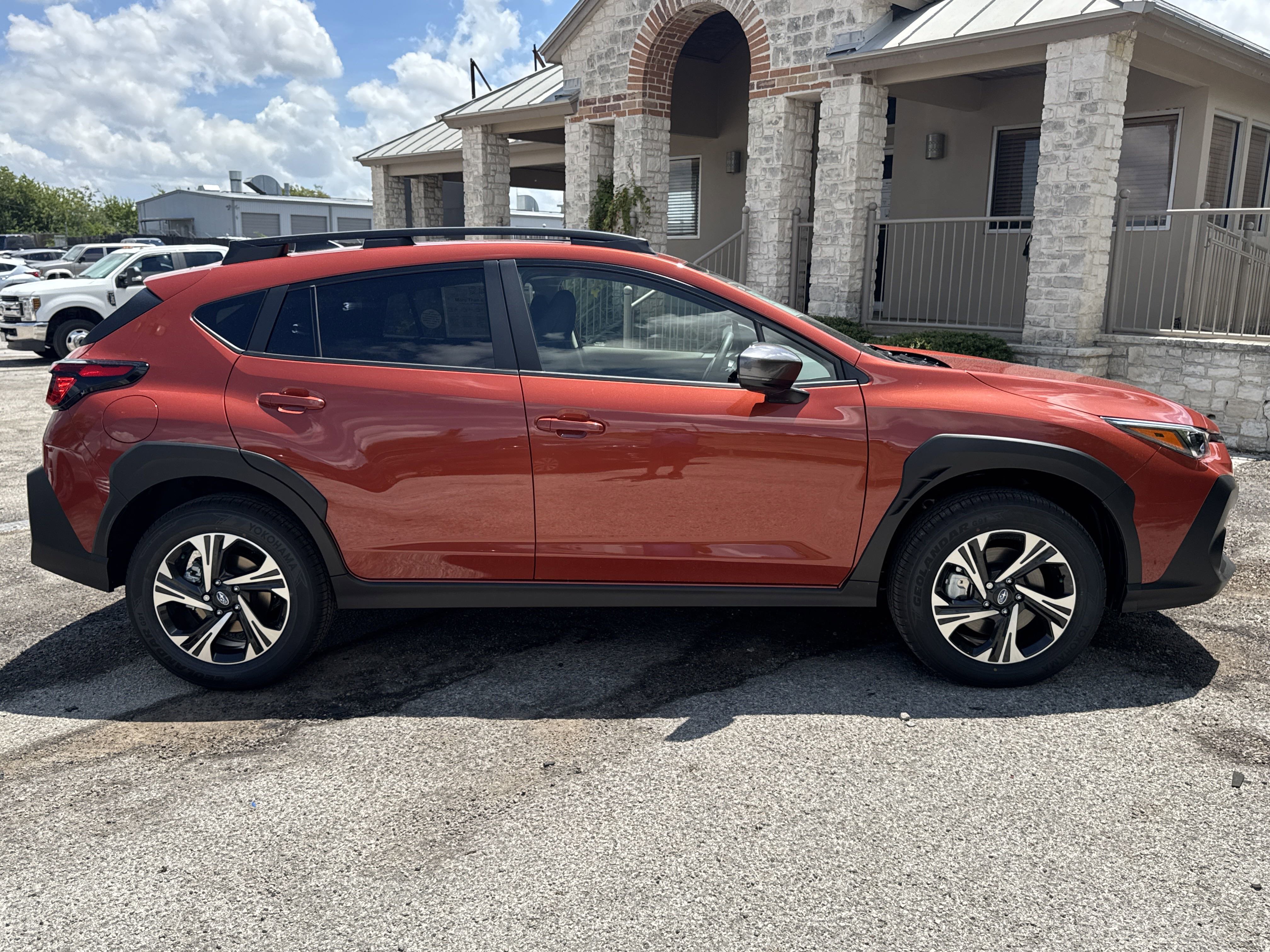 Used 2025 Subaru Crosstrek 2.0i Premium image 2