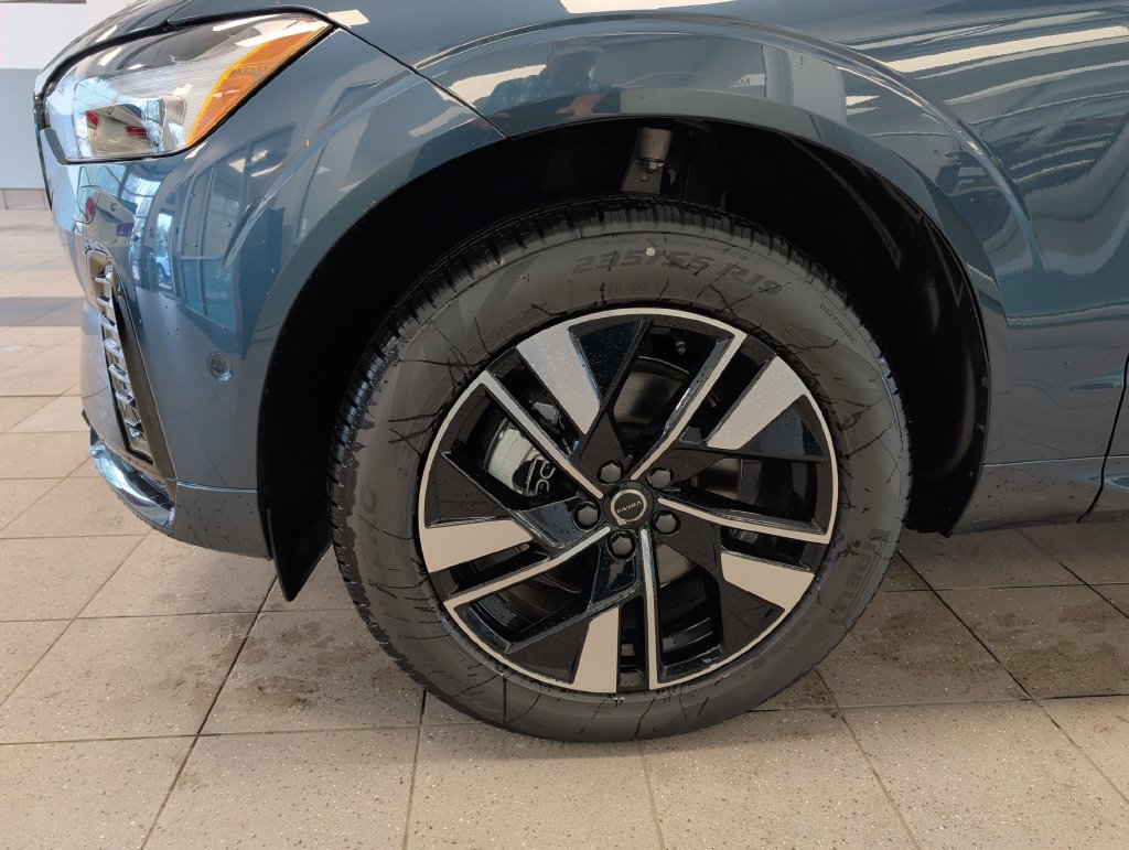 New 2026 Volvo XC60 B5 Plus w/ Protection Package Premier AWD/4WD image 33