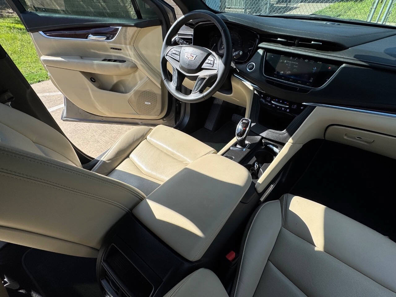Used 2017 Cadillac XT5 Luxury w/ Driver Awareness Package FWD image 26