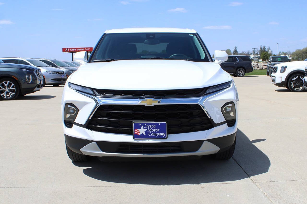 Used 2025 Chevrolet Blazer LT AWD/4WD image 2