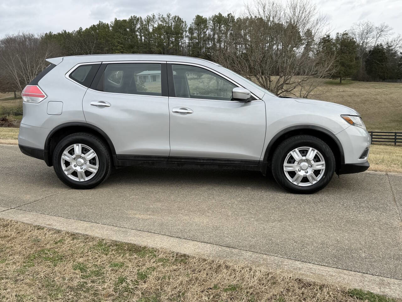 Used 2015 Nissan Rogue S image 13