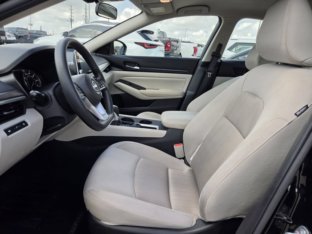 Used 2025 Nissan Altima 2.5 SV FWD image 26