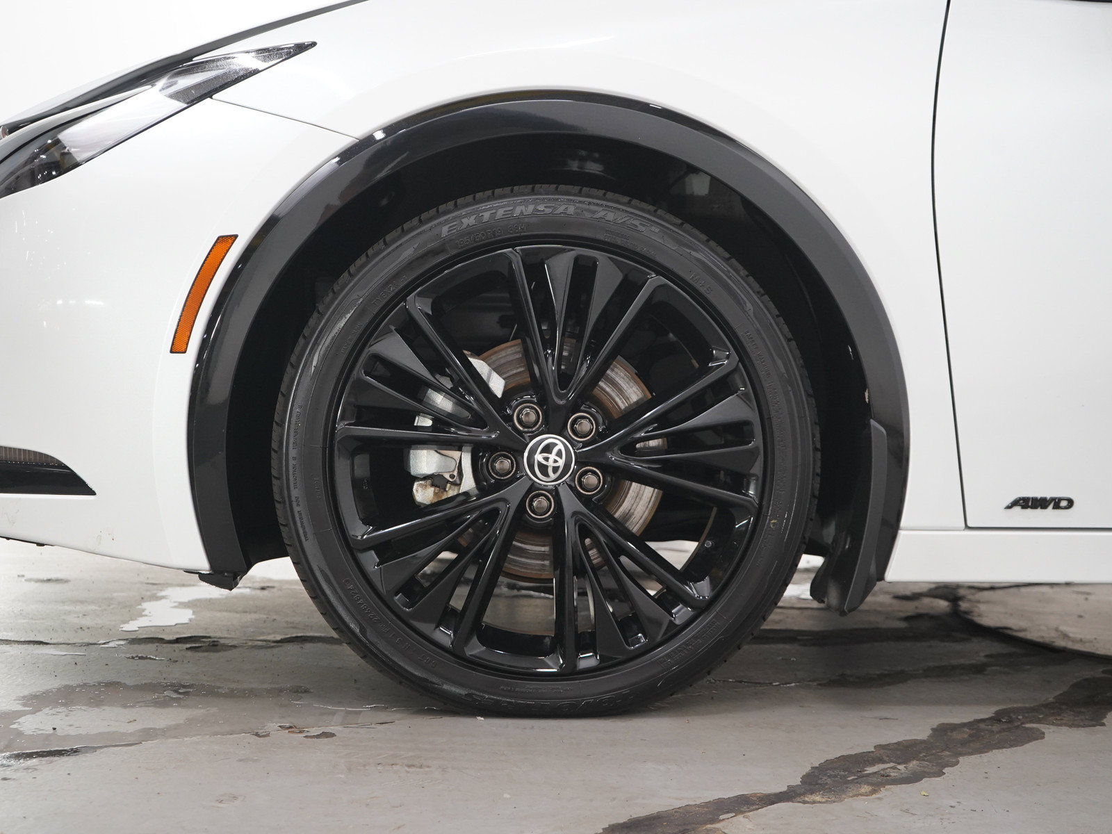 Used 2025 Toyota Prius AWD image 29