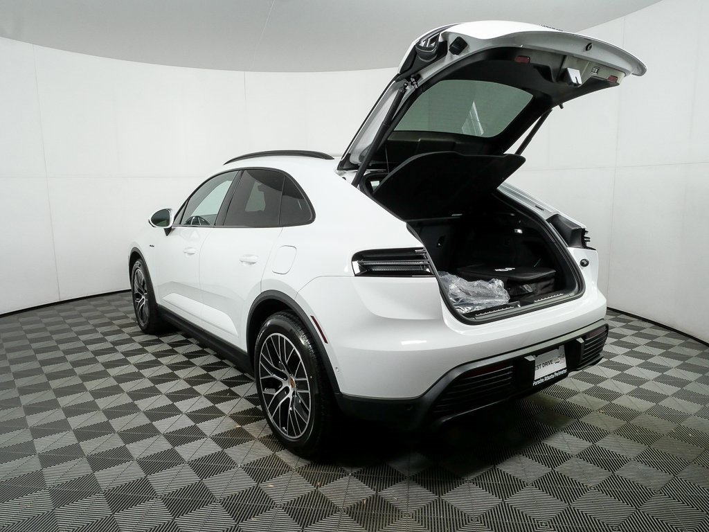 New 2025 Porsche Macan 4S Electric image 35