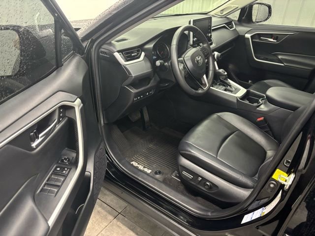 Used 2020 Toyota RAV4 XLE Premium image 14