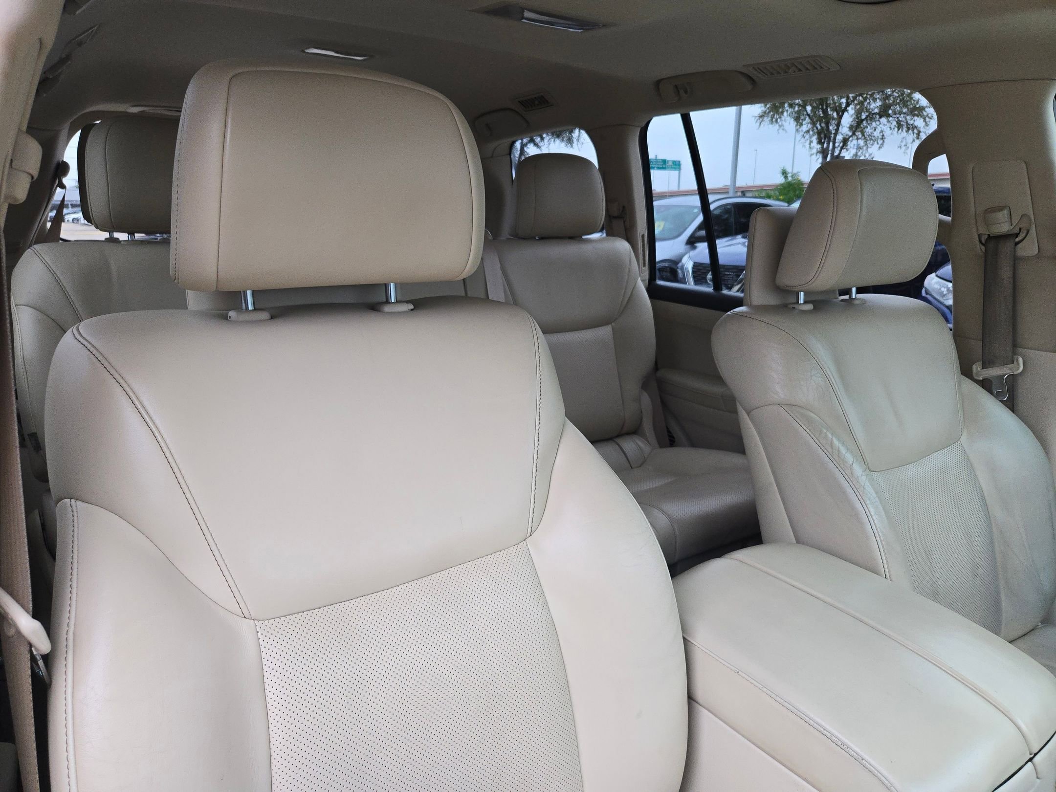 Used 2014 Lexus LX 570 4WD image 35