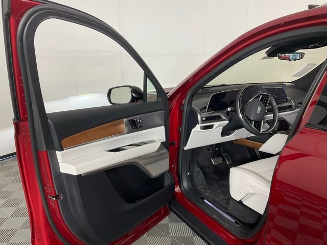 New 2026 Cadillac Vistiq Luxury w/ LPO, Floor Liner Package image 22