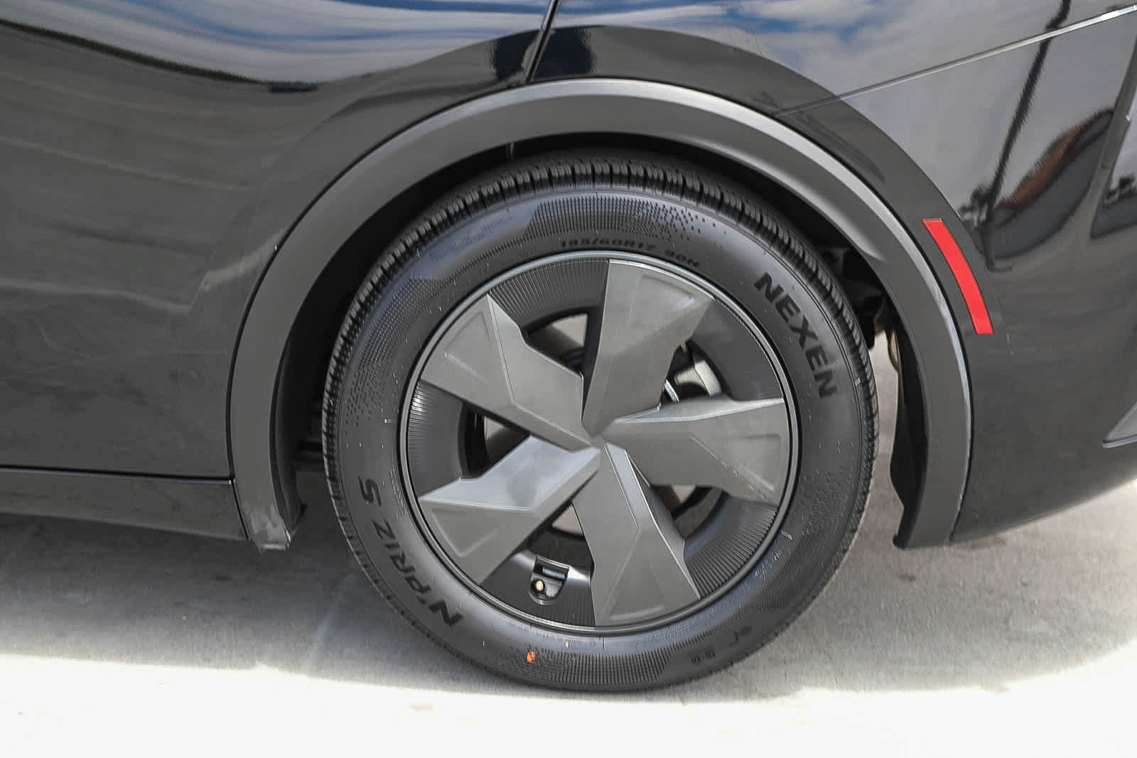 Used 2023 Toyota Prius LE FWD image 11