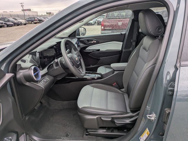 Used 2025 Chevrolet Trax LT image 21