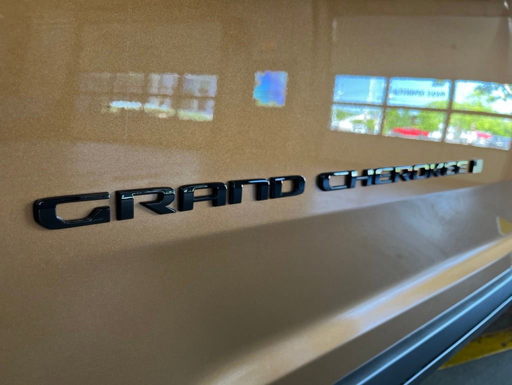 New 2026 Jeep Grand Cherokee Limited w/ Limited Altitude Package AWD/4WD image 13