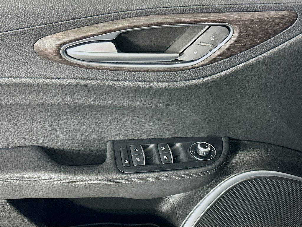 Used 2020 Alfa Romeo Giulia Ti w/ Active Blind Spot Package image 23