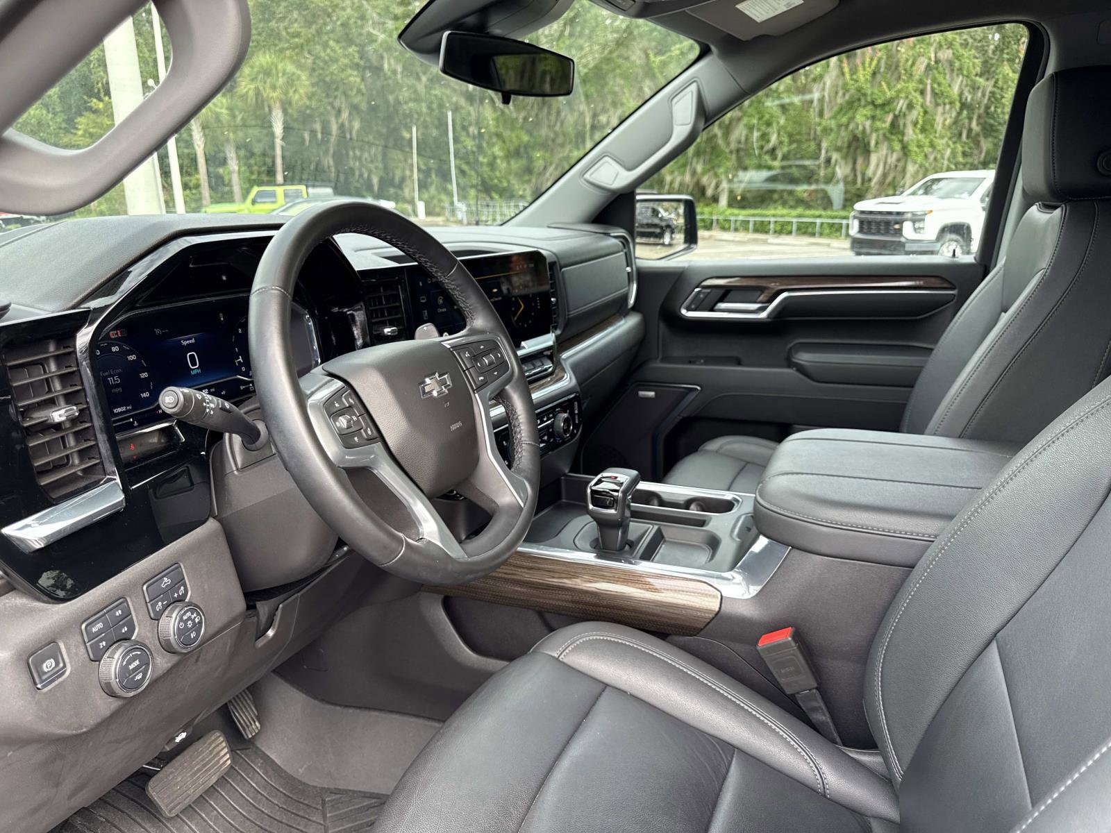 Used 2024 Chevrolet Silverado 1500 LT Trail Boss w/ Convenience Package II image 21