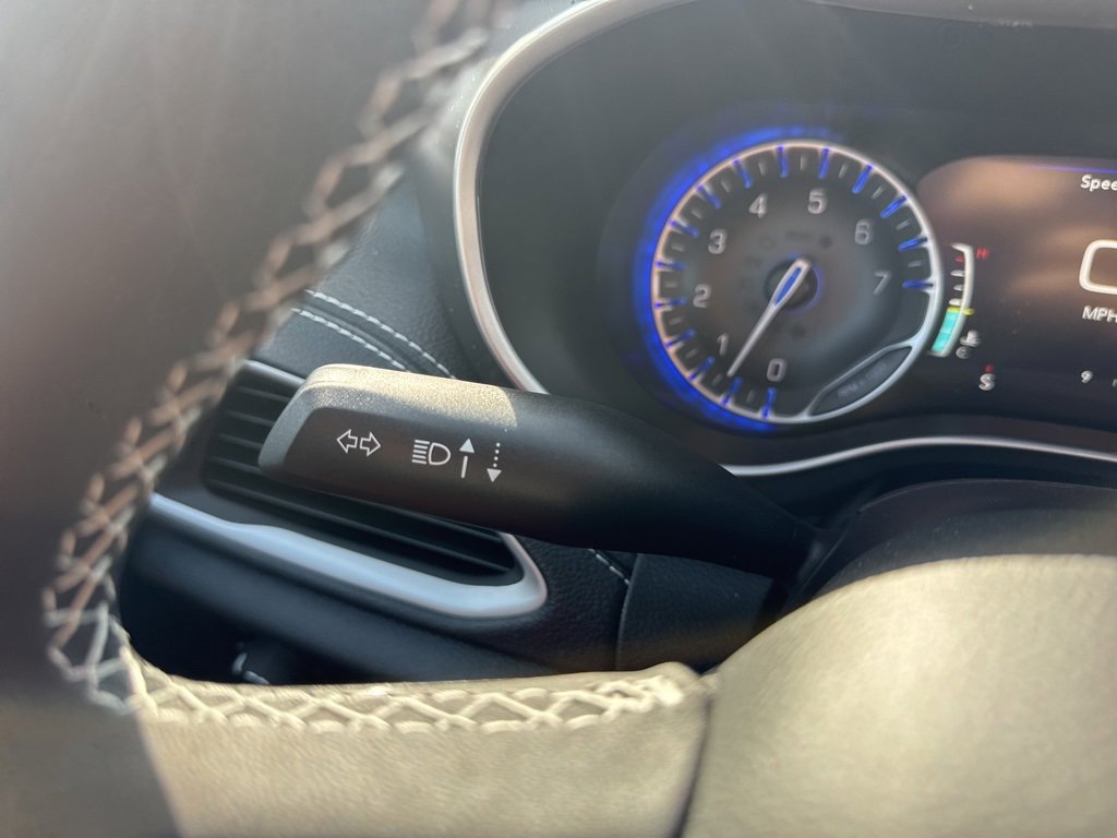 New 2026 Chrysler Pacifica Select image 13