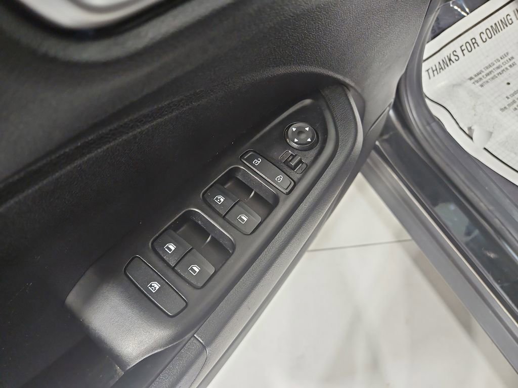 Used 2024 Hyundai Venue SEL image 12