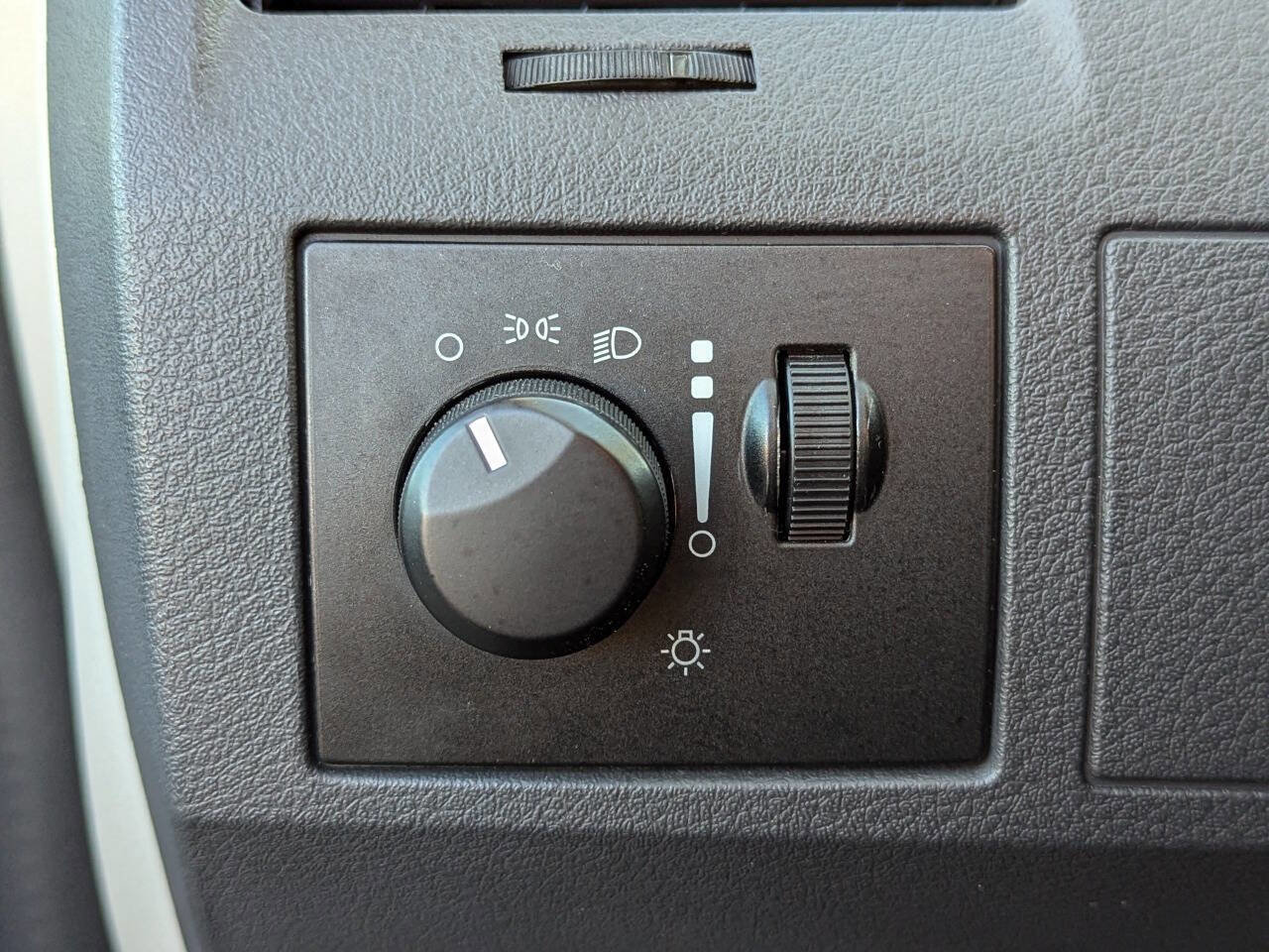 Used 2010 Dodge Grand Caravan SE image 23