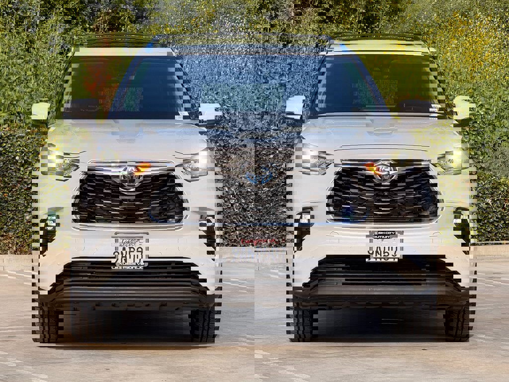 Used 2022 Toyota Highlander Limited image 4