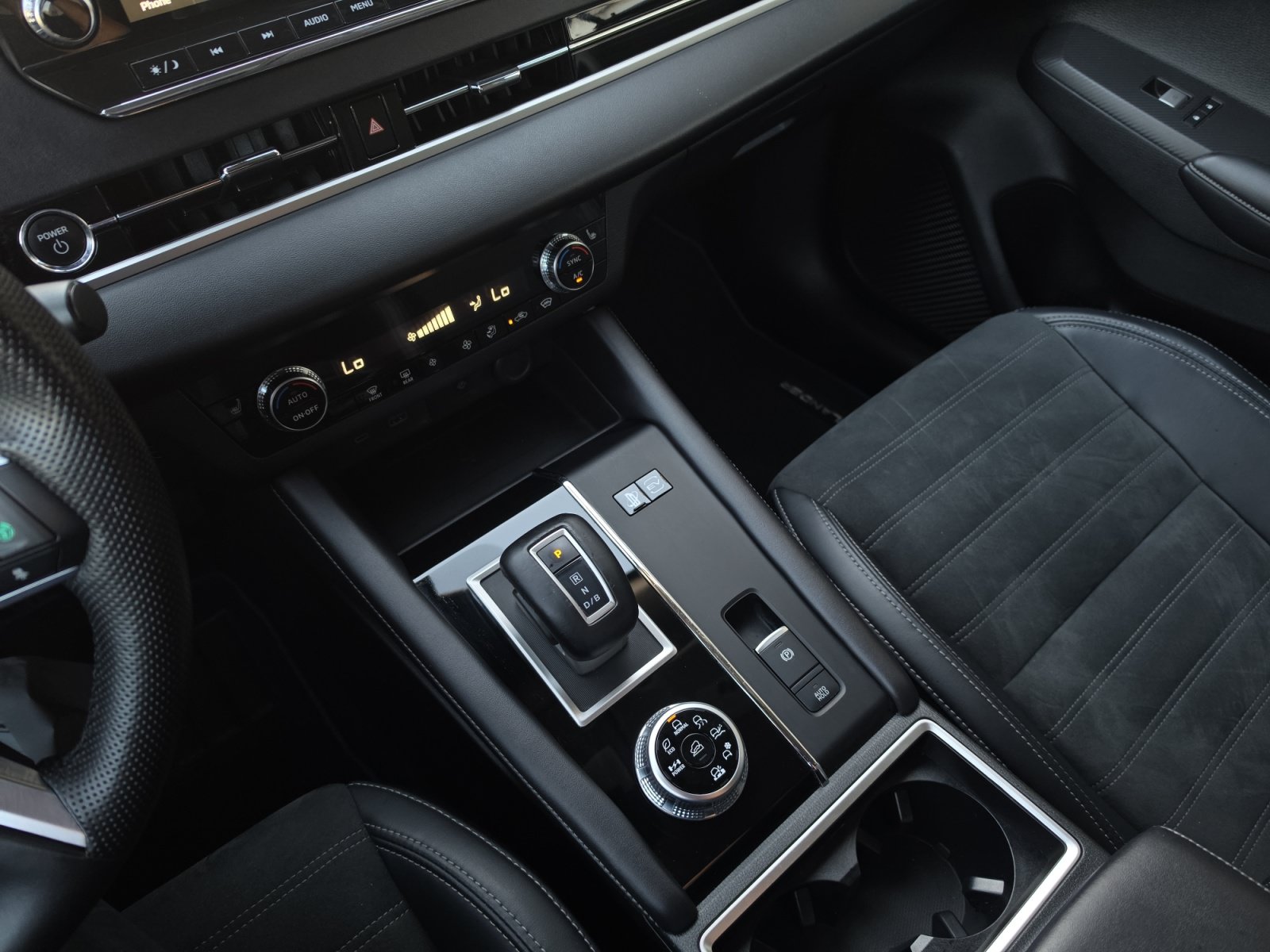 Used 2024 Mitsubishi Outlander 4WD Plug-In Hybrid image 26